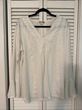 World Unity Cream Lace-Trim V-Neck Tunic